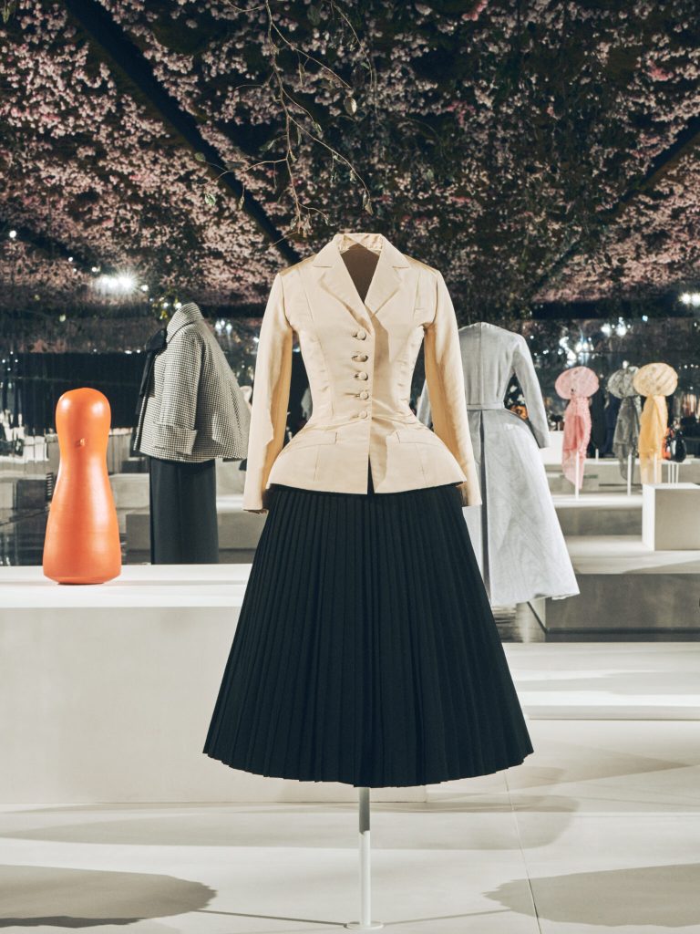 Collection Dior Haute Couture Printemps Été 2026, céramique de Magdalene Odundo. © ADRIEN DIRAND